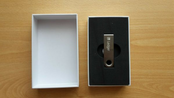 Ledger Nano S (Cryptocurrency Hardware Wallet) 2