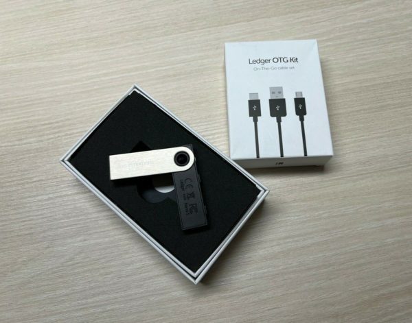 Ledger Nano S Crypto Hardware Wallet (schwarz) + Ledger OTG Kit cable set 3