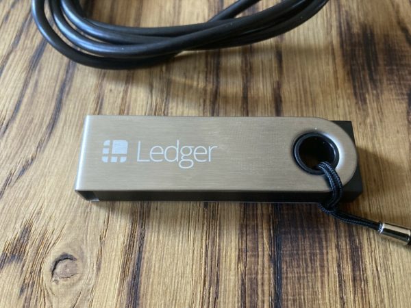 Ledger nano S Hardware Cypto wallet 1